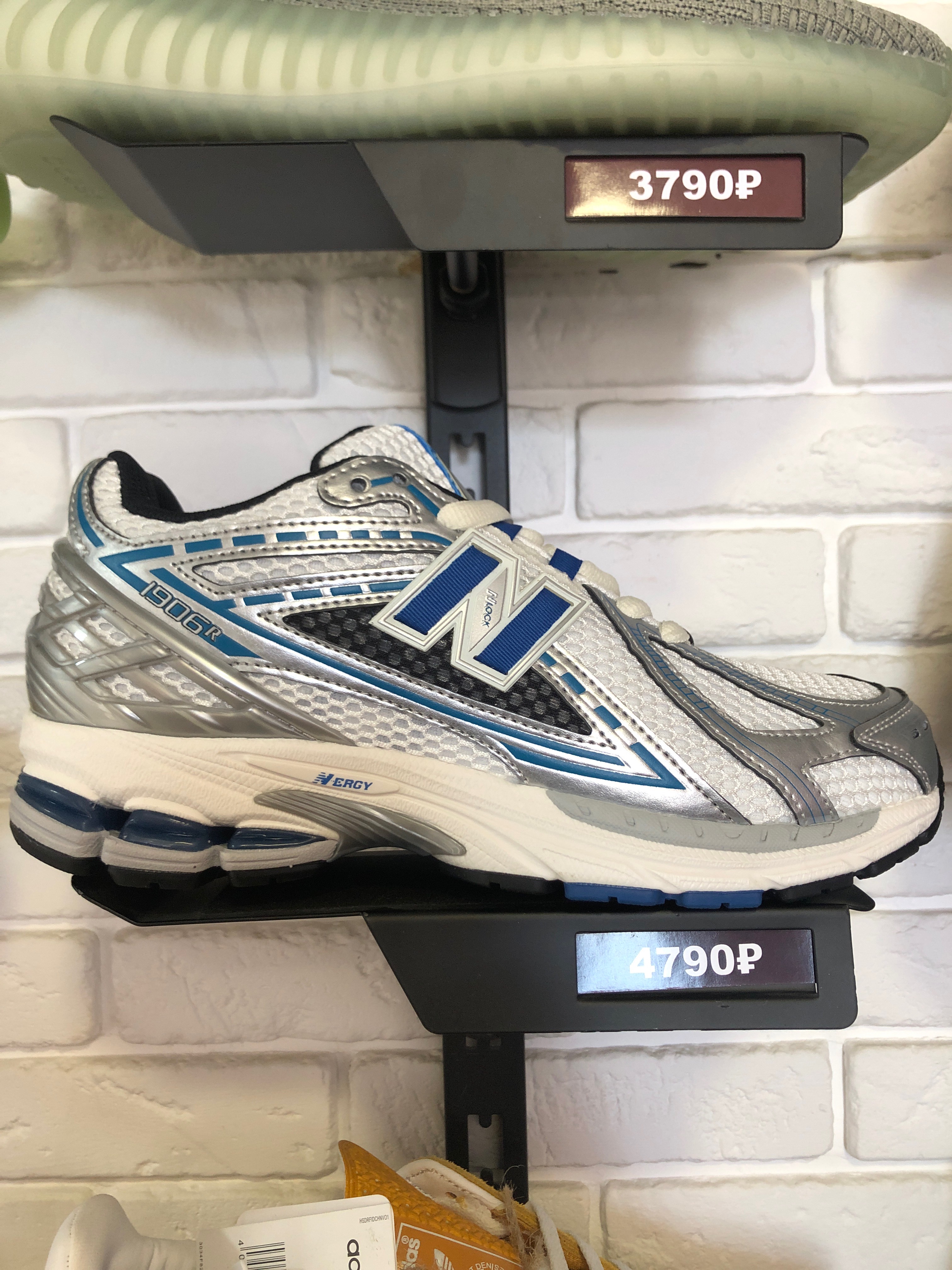 New Balance 1906R